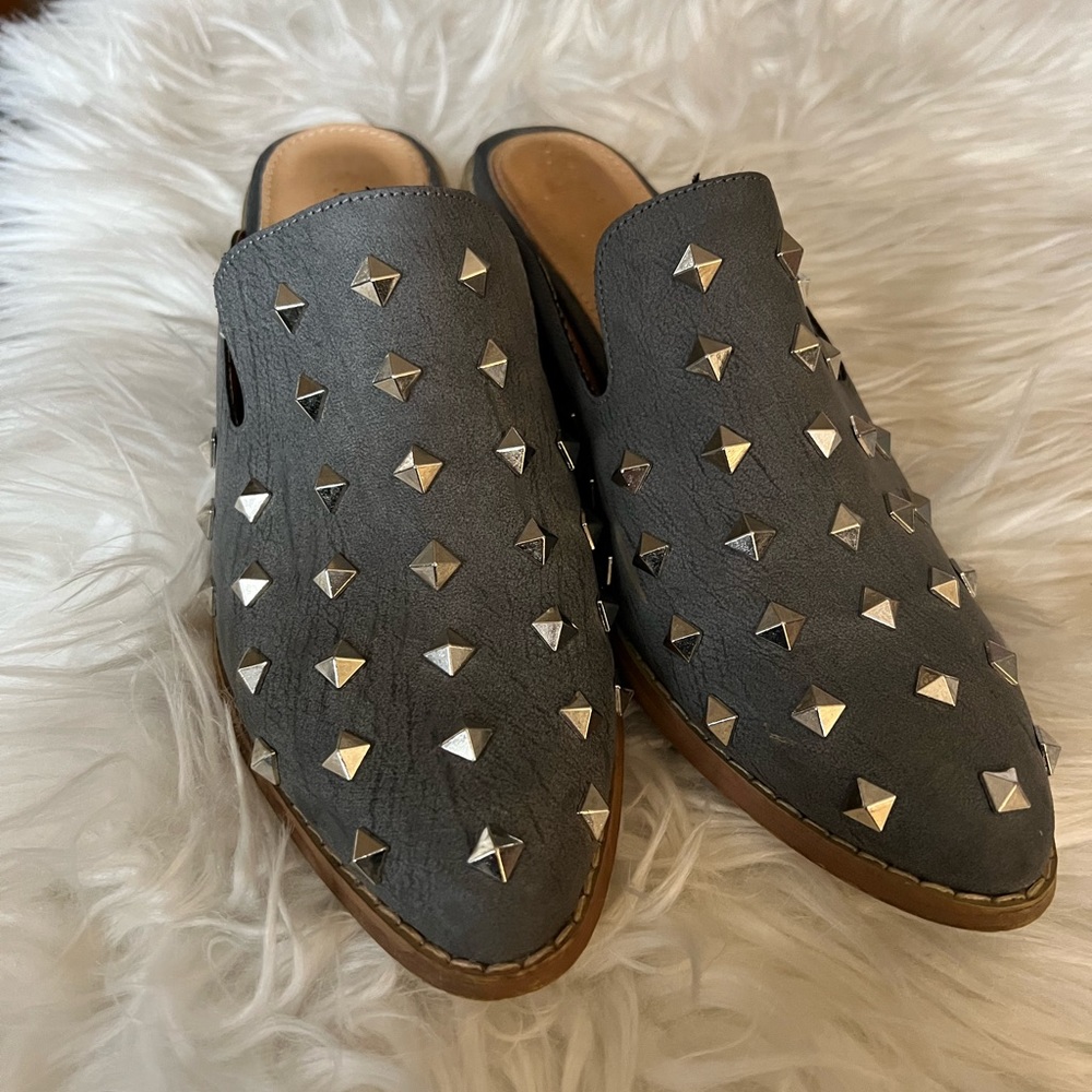 Mi.iM Women's Slides - Loafers & slip-ons | Color: Grey | Size: 8.5 Studded